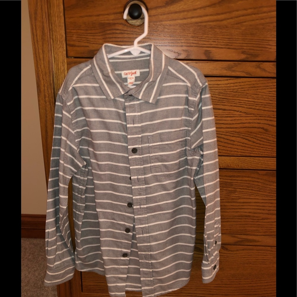 EUC Cat & Jack Button Down Shirt Size Medium